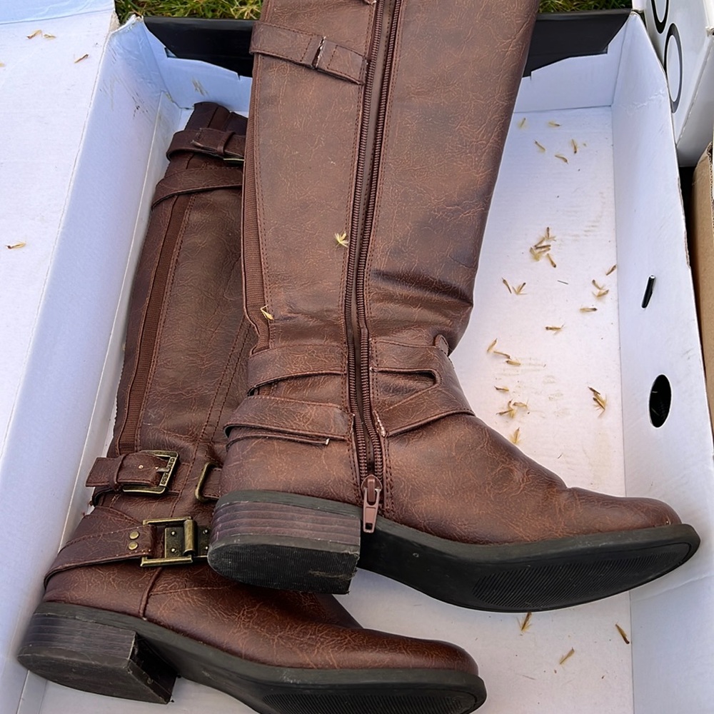 Guess hatter brown boots